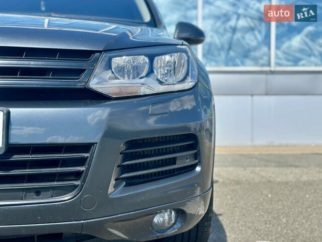 Серый Фольксваген Туарег, объемом двигателя 3 л и пробегом 226 тыс. км за 15490 $, фото 6 на Automoto.ua