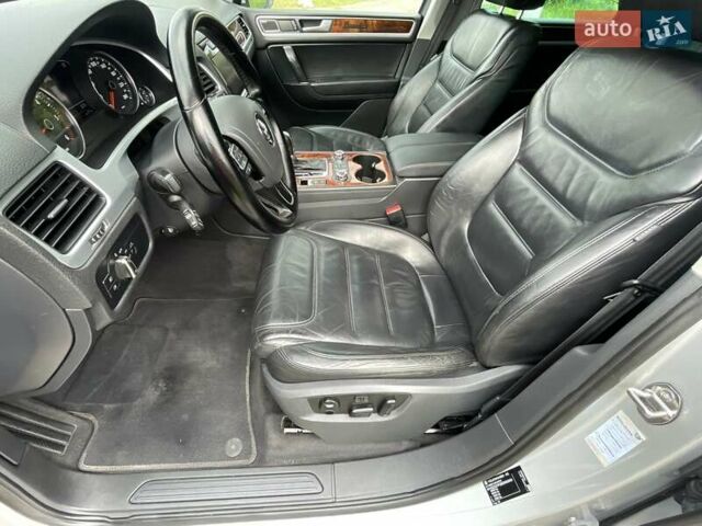 Серый Фольксваген Туарег, объемом двигателя 3 л и пробегом 232 тыс. км за 19700 $, фото 17 на Automoto.ua