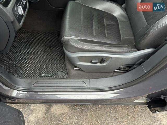 Серый Фольксваген Туарег, объемом двигателя 3 л и пробегом 260 тыс. км за 16700 $, фото 41 на Automoto.ua