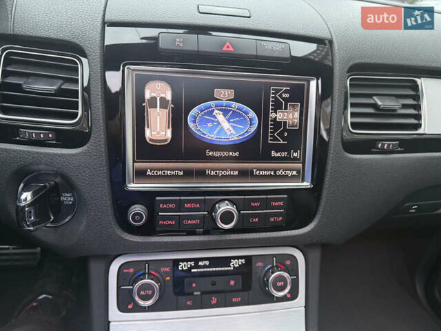 Сірий Фольксваген Туарег, об'ємом двигуна 3 л та пробігом 260 тис. км за 18700 $, фото 71 на Automoto.ua