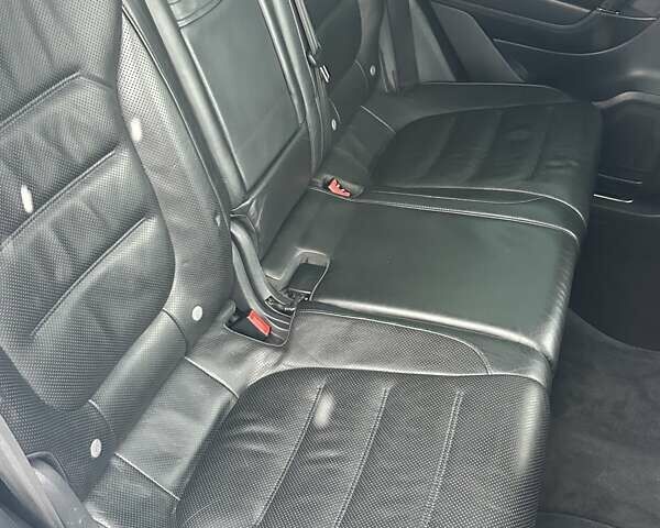 Серый Фольксваген Туарег, объемом двигателя 3 л и пробегом 190 тыс. км за 22700 $, фото 6 на Automoto.ua