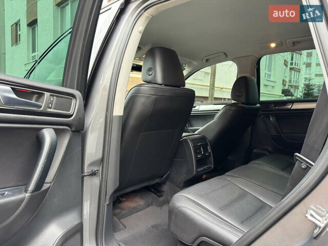 Серый Фольксваген Туарег, объемом двигателя 2.97 л и пробегом 285 тыс. км за 16990 $, фото 24 на Automoto.ua