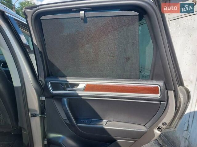 Сірий Фольксваген Туарег, об'ємом двигуна 3 л та пробігом 154 тис. км за 15800 $, фото 30 на Automoto.ua