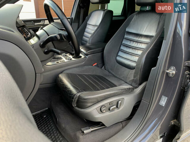 Серый Фольксваген Туарег, объемом двигателя 3 л и пробегом 260 тыс. км за 18899 $, фото 25 на Automoto.ua