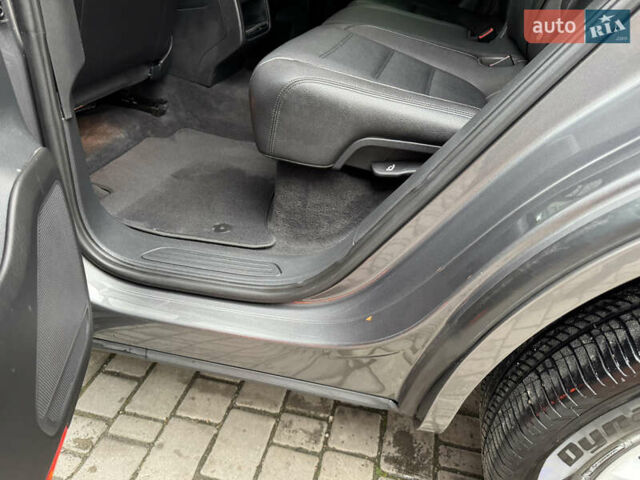 Серый Фольксваген Туарег, объемом двигателя 2.97 л и пробегом 285 тыс. км за 16990 $, фото 27 на Automoto.ua