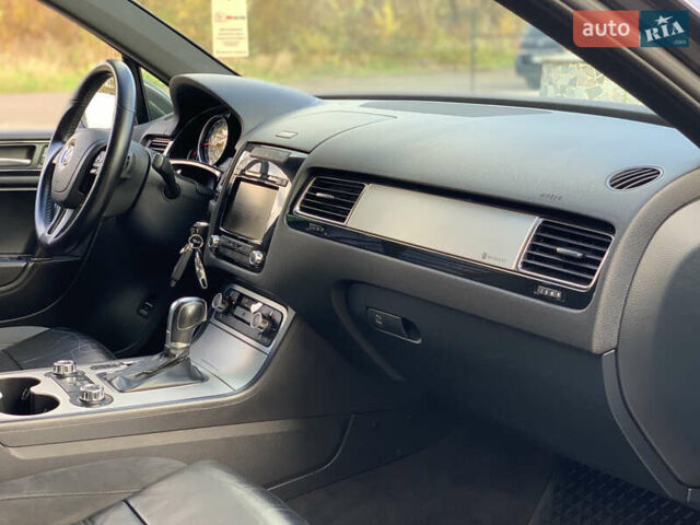 Серый Фольксваген Туарег, объемом двигателя 3 л и пробегом 260 тыс. км за 18899 $, фото 35 на Automoto.ua