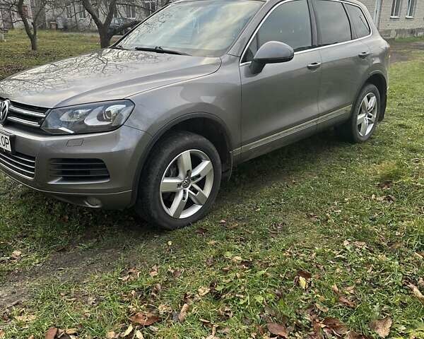 Серый Фольксваген Туарег, объемом двигателя 2.97 л и пробегом 228 тыс. км за 18700 $, фото 3 на Automoto.ua