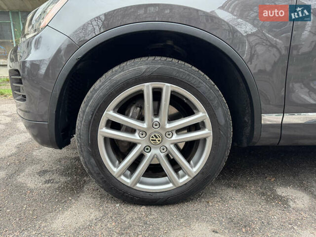 Серый Фольксваген Туарег, объемом двигателя 3 л и пробегом 260 тыс. км за 16700 $, фото 34 на Automoto.ua