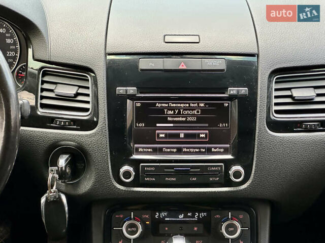 Серый Фольксваген Туарег, объемом двигателя 3 л и пробегом 226 тыс. км за 15490 $, фото 49 на Automoto.ua