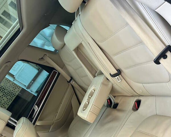 Серый Фольксваген Туарег, объемом двигателя 2.97 л и пробегом 300 тыс. км за 13400 $, фото 21 на Automoto.ua