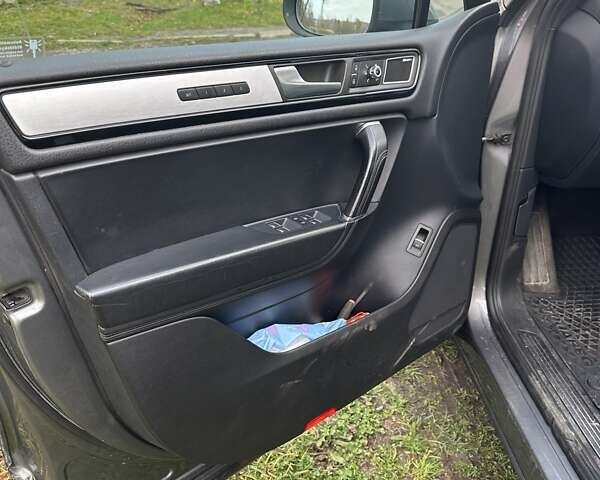 Серый Фольксваген Туарег, объемом двигателя 2.97 л и пробегом 228 тыс. км за 18700 $, фото 11 на Automoto.ua