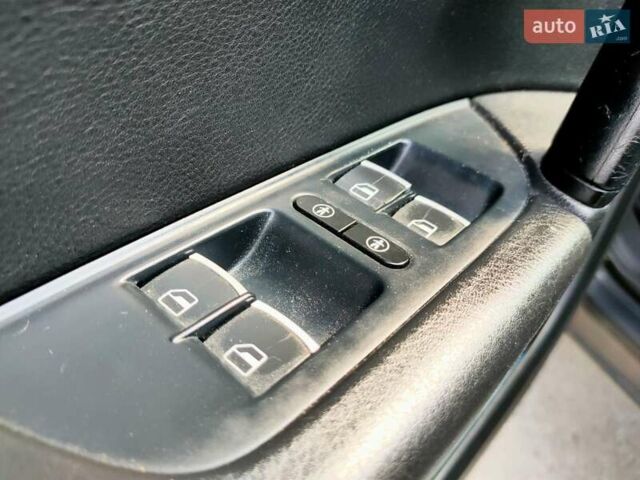 Серый Фольксваген Туарег, объемом двигателя 3 л и пробегом 278 тыс. км за 16999 $, фото 18 на Automoto.ua