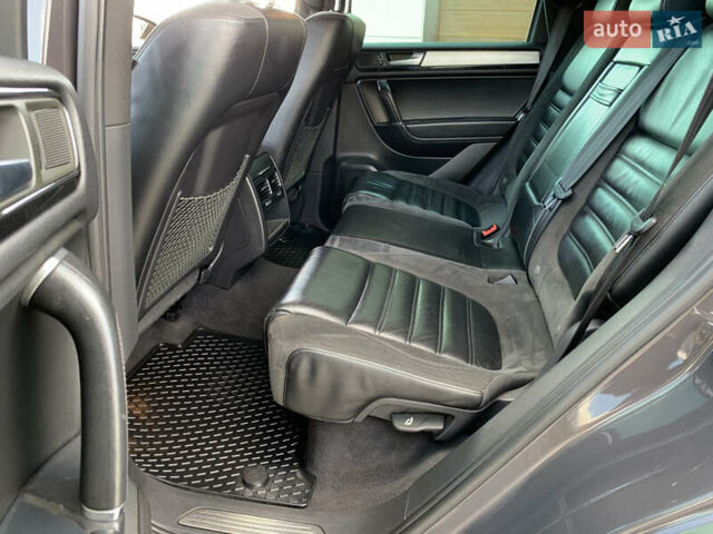 Серый Фольксваген Туарег, объемом двигателя 3 л и пробегом 260 тыс. км за 18899 $, фото 28 на Automoto.ua