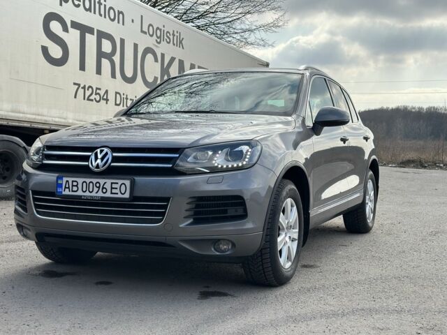 Серый Фольксваген Туарег, объемом двигателя 3 л и пробегом 225 тыс. км за 20000 $, фото 2 на Automoto.ua