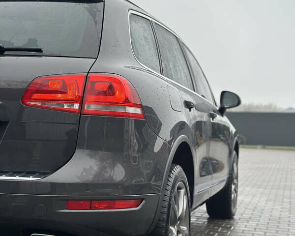 Сірий Фольксваген Туарег, об'ємом двигуна 3 л та пробігом 298 тис. км за 18500 $, фото 26 на Automoto.ua