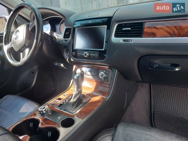 Сірий Фольксваген Туарег, об'ємом двигуна 3 л та пробігом 154 тис. км за 15800 $, фото 28 на Automoto.ua