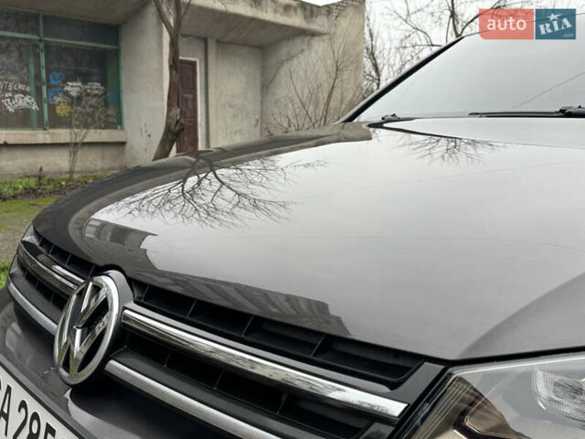 Серый Фольксваген Туарег, объемом двигателя 3 л и пробегом 260 тыс. км за 16700 $, фото 25 на Automoto.ua