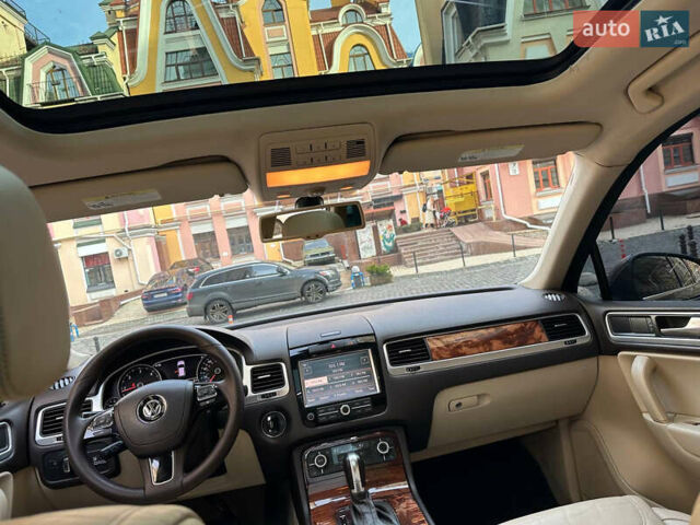 Серый Фольксваген Туарег, объемом двигателя 2.97 л и пробегом 300 тыс. км за 13400 $, фото 25 на Automoto.ua