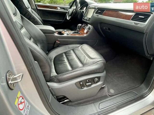 Серый Фольксваген Туарег, объемом двигателя 3 л и пробегом 232 тыс. км за 19700 $, фото 21 на Automoto.ua