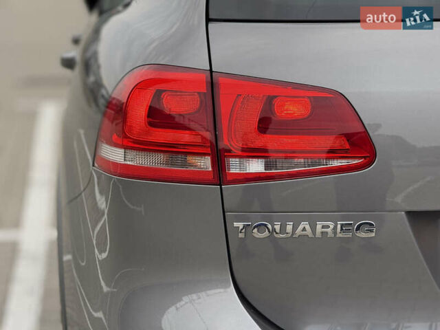 Сірий Фольксваген Туарег, об'ємом двигуна 3 л та пробігом 260 тис. км за 18700 $, фото 59 на Automoto.ua