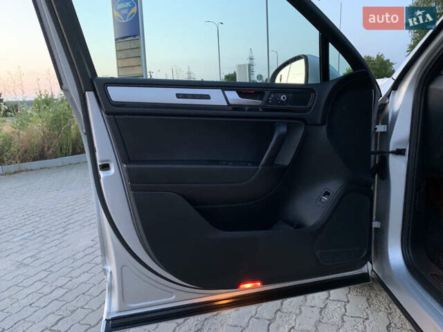 Сірий Фольксваген Туарег, об'ємом двигуна 2.97 л та пробігом 211 тис. км за 20299 $, фото 22 на Automoto.ua