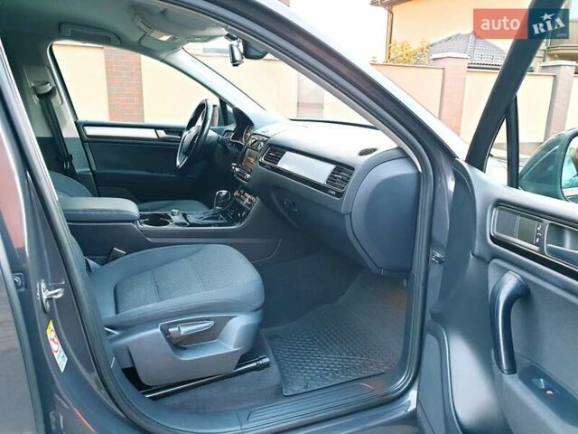 Сірий Фольксваген Туарег, об'ємом двигуна 2.97 л та пробігом 280 тис. км за 15769 $, фото 47 на Automoto.ua