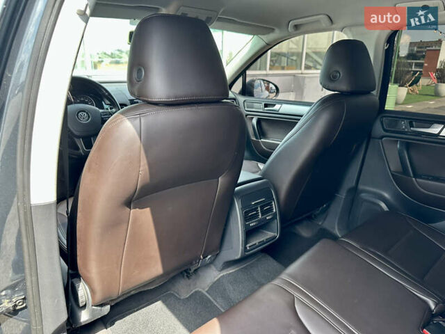 Серый Фольксваген Туарег, объемом двигателя 3 л и пробегом 226 тыс. км за 15490 $, фото 35 на Automoto.ua