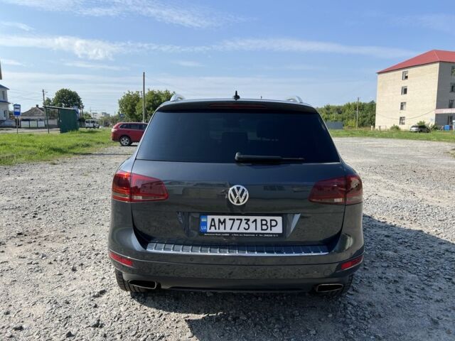 Серый Фольксваген Туарег, объемом двигателя 3 л и пробегом 253 тыс. км за 17000 $, фото 3 на Automoto.ua