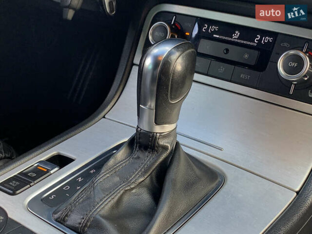 Серый Фольксваген Туарег, объемом двигателя 3 л и пробегом 260 тыс. км за 18899 $, фото 41 на Automoto.ua