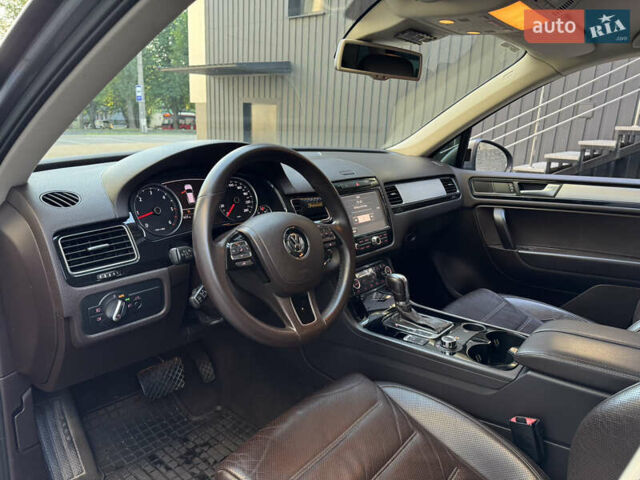 Сірий Фольксваген Туарег, об'ємом двигуна 2.97 л та пробігом 238 тис. км за 18300 $, фото 33 на Automoto.ua