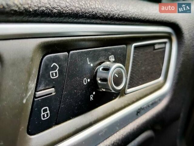 Серый Фольксваген Туарег, объемом двигателя 3 л и пробегом 278 тыс. км за 16999 $, фото 26 на Automoto.ua