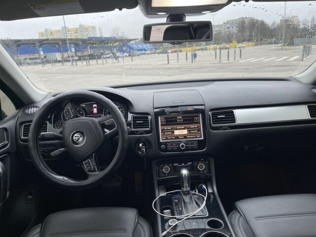 Серый Фольксваген Туарег, объемом двигателя 3.6 л и пробегом 249 тыс. км за 12700 $, фото 11 на Automoto.ua