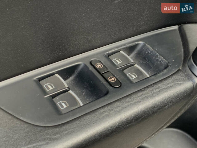 Серый Фольксваген Туарег, объемом двигателя 3 л и пробегом 260 тыс. км за 18899 $, фото 47 на Automoto.ua