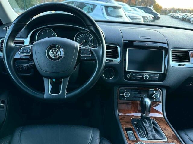 Серый Фольксваген Туарег, объемом двигателя 3 л и пробегом 296 тыс. км за 14490 $, фото 4 на Automoto.ua