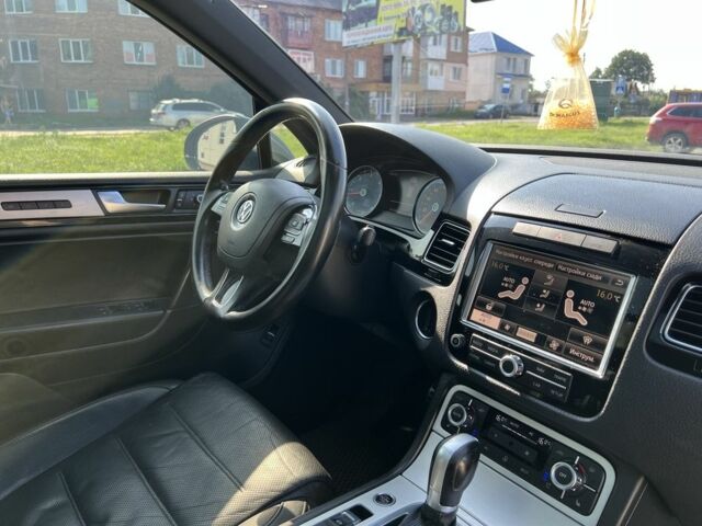 Серый Фольксваген Туарег, объемом двигателя 3 л и пробегом 253 тыс. км за 17000 $, фото 21 на Automoto.ua