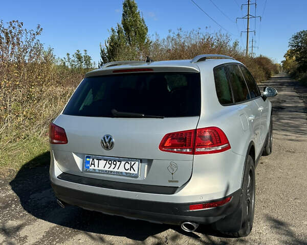 Серый Фольксваген Туарег, объемом двигателя 2.97 л и пробегом 296 тыс. км за 21000 $, фото 3 на Automoto.ua