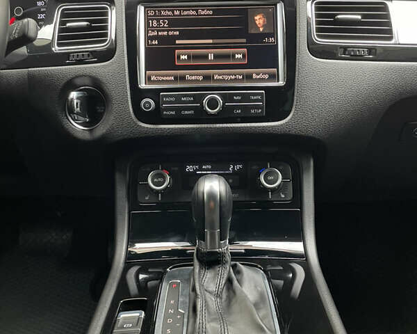 Сірий Фольксваген Туарег, об'ємом двигуна 3 л та пробігом 207 тис. км за 21500 $, фото 1 на Automoto.ua