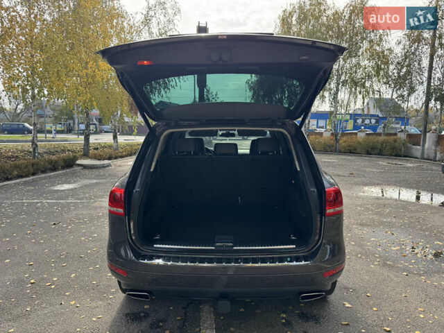 Сірий Фольксваген Туарег, об'ємом двигуна 3 л та пробігом 260 тис. км за 16700 $, фото 62 на Automoto.ua