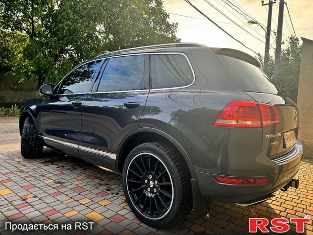 Серый Фольксваген Туарег, объемом двигателя 3 л и пробегом 130 тыс. км за 18000 $, фото 4 на Automoto.ua