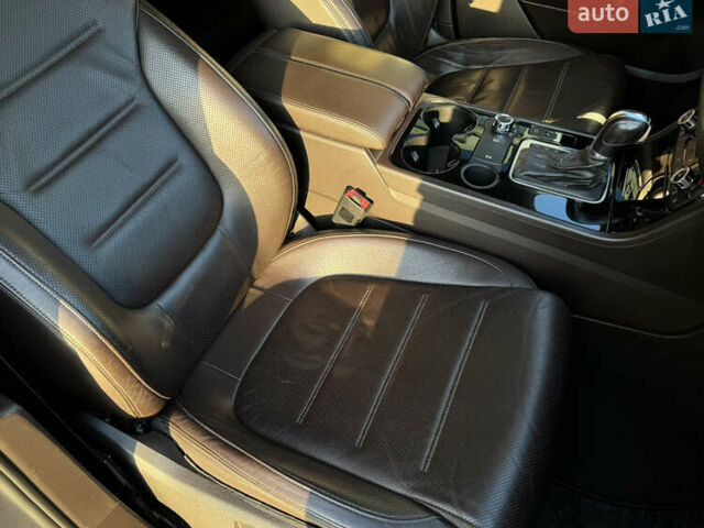 Сірий Фольксваген Туарег, об'ємом двигуна 2.97 л та пробігом 238 тис. км за 18300 $, фото 54 на Automoto.ua