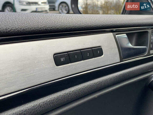 Серый Фольксваген Туарег, объемом двигателя 3 л и пробегом 260 тыс. км за 18899 $, фото 45 на Automoto.ua