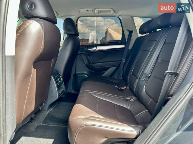 Серый Фольксваген Туарег, объемом двигателя 3 л и пробегом 226 тыс. км за 15490 $, фото 33 на Automoto.ua