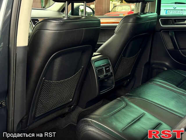 Серый Фольксваген Туарег, объемом двигателя 3 л и пробегом 308 тыс. км за 18500 $, фото 9 на Automoto.ua