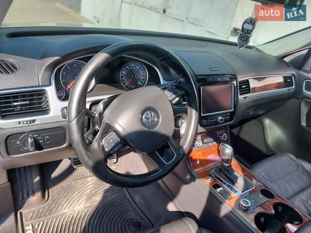 Сірий Фольксваген Туарег, об'ємом двигуна 3 л та пробігом 154 тис. км за 15800 $, фото 17 на Automoto.ua