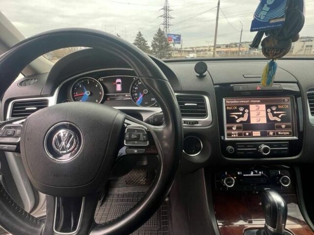 Серый Фольксваген Туарег, объемом двигателя 3 л и пробегом 290 тыс. км за 17999 $, фото 3 на Automoto.ua