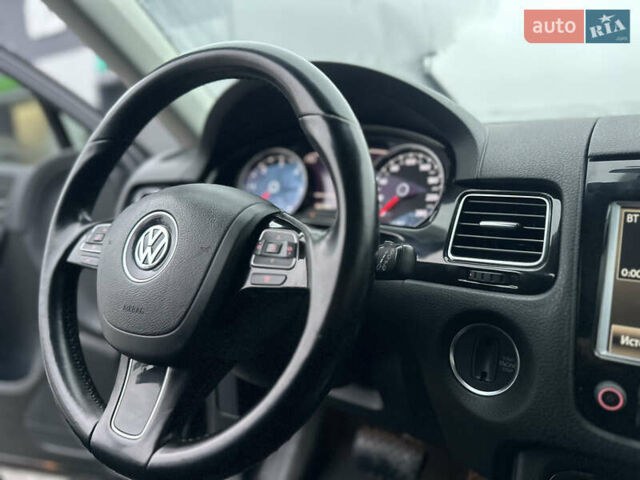 Сірий Фольксваген Туарег, об'ємом двигуна 3 л та пробігом 298 тис. км за 18500 $, фото 71 на Automoto.ua