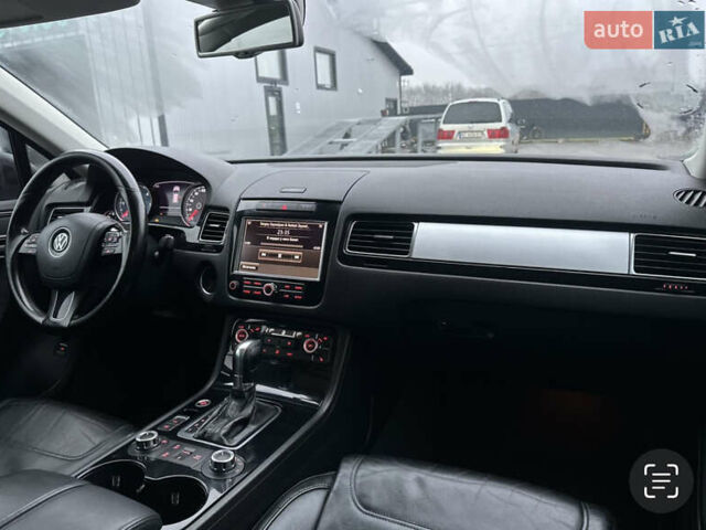 Сірий Фольксваген Туарег, об'ємом двигуна 3 л та пробігом 298 тис. км за 18500 $, фото 100 на Automoto.ua