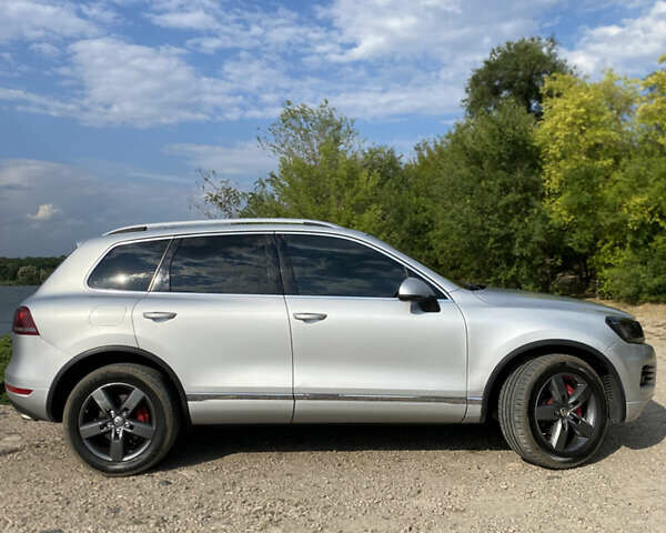 Сірий Фольксваген Туарег, об'ємом двигуна 3.6 л та пробігом 206 тис. км за 14500 $, фото 2 на Automoto.ua