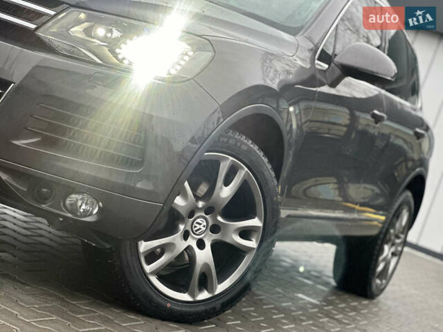 Сірий Фольксваген Туарег, об'ємом двигуна 3 л та пробігом 298 тис. км за 18500 $, фото 47 на Automoto.ua