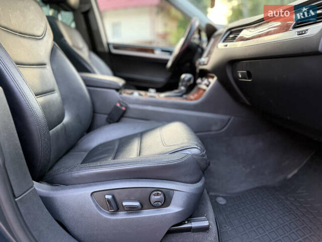 Сірий Фольксваген Туарег, об'ємом двигуна 2.97 л та пробігом 250 тис. км за 18500 $, фото 20 на Automoto.ua